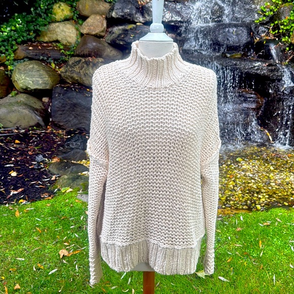 FREE PEOPLE CREAM CHUNKY KNIT COWL NECK SWEATER -S -🤩 - Picture 4 of 9